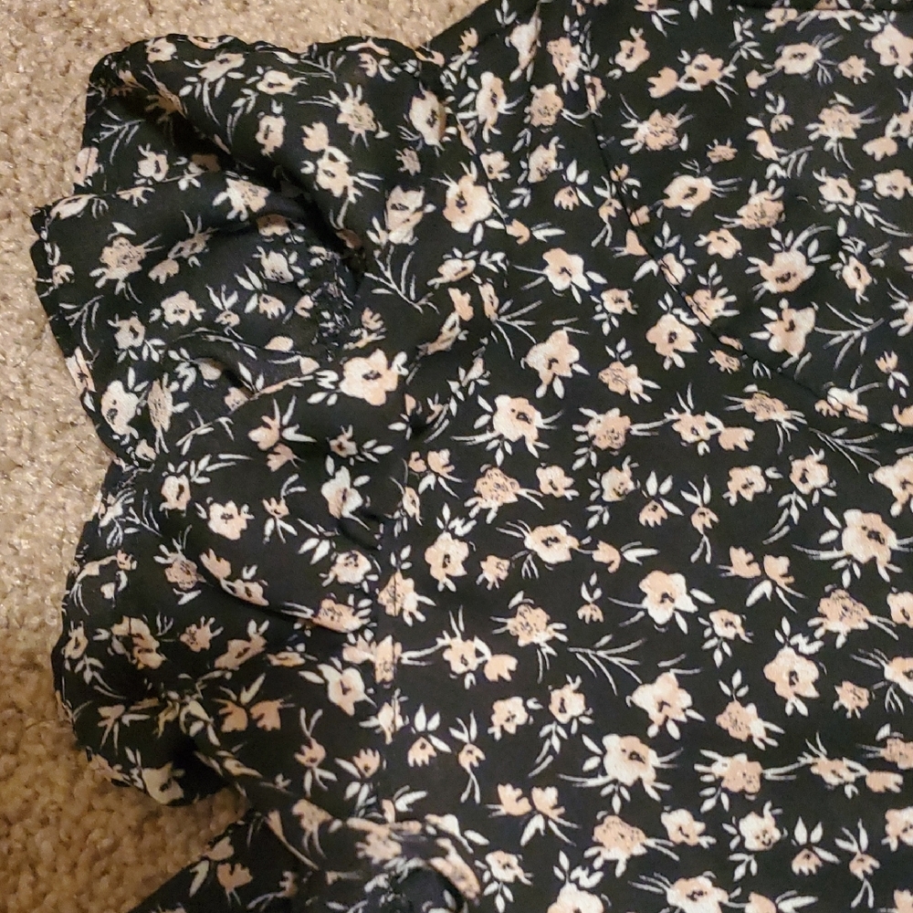 Peach Floral Black Top by Perfect Peash. Size Small - Picture 6 of 7